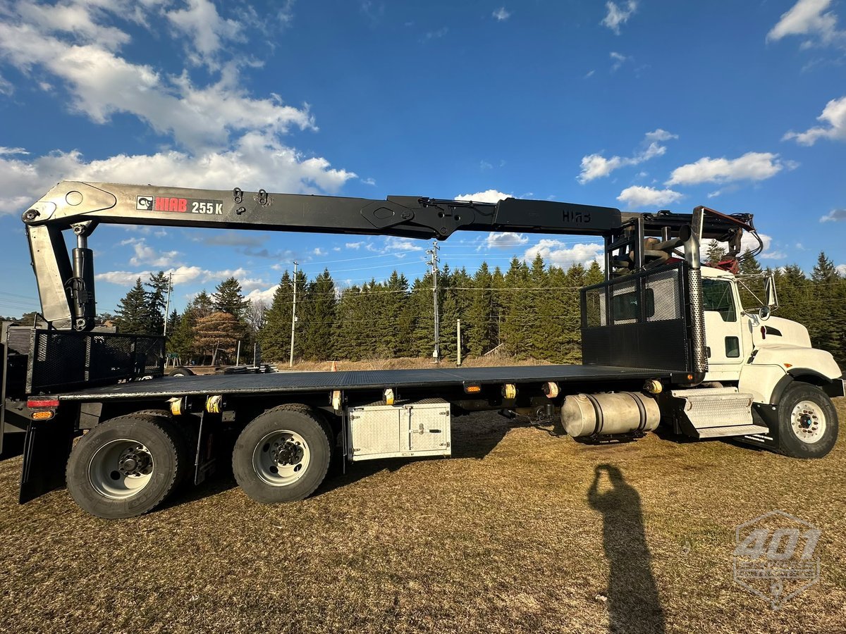 The 401 Express International crane truck with its HIAB 255 K knuckle-boom crane and 25 foot flatbed deck